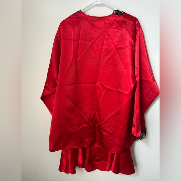 Victoria's Secret Gold Label Vintage Red Satin Black Lace Robe & Chemise Set - Picture 6 of 7
